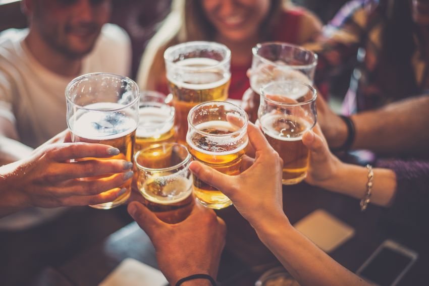 Como atraer clientes a un bar